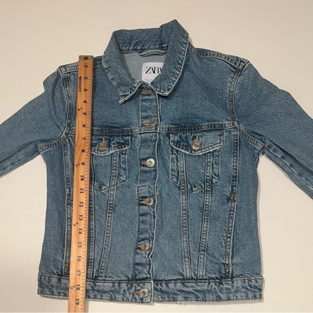EUC Zara Trucker Jacket Women Size Small Distress Look Denim Blue (B5)